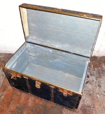 A travel trunk, with metal mounts, 57cm high, 94cm wide, 51cm deep. - 2