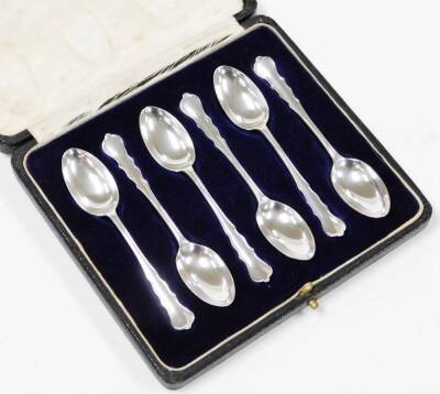 Silver and silver plated cased cutlery sets, to include a silver plated Pearson Brothers salad servers set, a silver plated fish serving set, cased, a set of silver teaspoons with embossed case for Wragby Agricultural Show Second Won by Mr G Flinton 1919, - 2