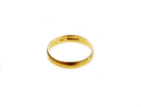 A 22ct gold wedding band, of plain design, Birmingham 1986, ring size Q½, 2.8g.