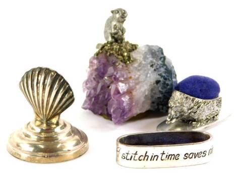 A small collection of silver and silver plate, to include a shell menu holder, marked to base Sterling 925, a silver plated hedgehog pin cushion, and a small amethyst geode, cast with a plated beaver to the top. (3)