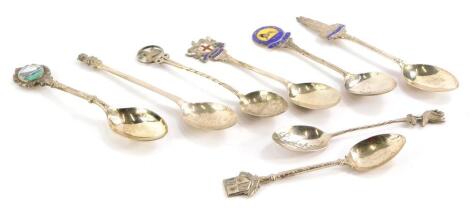 A collection of small silver, to include souvenir teaspoons for Boston Stump, London, Humber bridge, 1924 British Empire Exhibition at Wembley, a teaspoon cast with Lincoln Imp, etc., 3½oz.