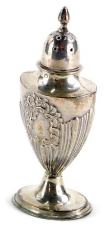 A Victorian urn shaped pepper pot, with part reeded decoration, cast with flowers, scrolls, etc., Chester 1900, 1oz, 10cm high.