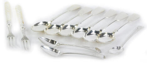 A collection of small silver, to include a set of six Victorian fiddle pattern teaspoons, Exeter 1870, by Josiah Williams and Co, etc., weighable silver 4½ oz.