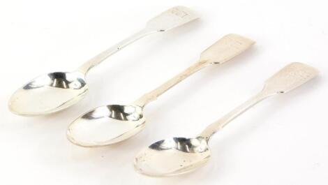 Three Victorian teaspoons, fiddle pattern, with monogram to handle, London 1840, 2¼oz.