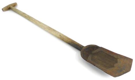 A turned wood and iron shovel, possibly for peat, 113cm long.