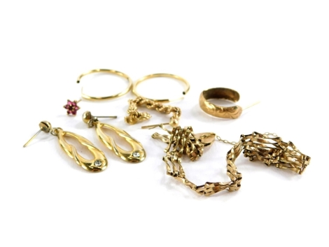 Various 9ct gold and other jewellery, to include a thin 9ct gold gate bracelet (AF), a pair of 9ct hoop earrings, various loose 9ct gold earrings and a pair of gold plated earrings, weighable gold 6.3g all in.