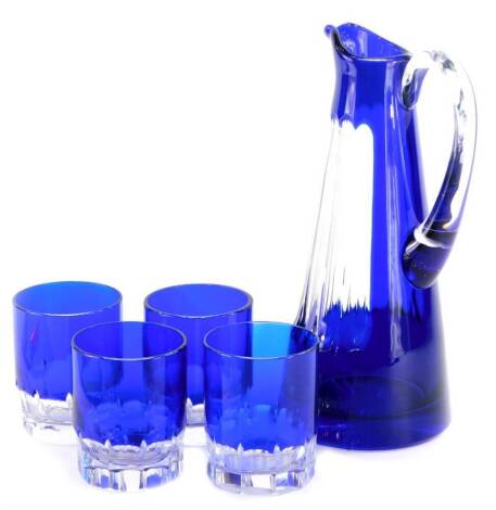 A continental blue flash glass lemonade or water jug, in the manner of Val Saint Lambert, 30cm high, and four matching glasses. (5)