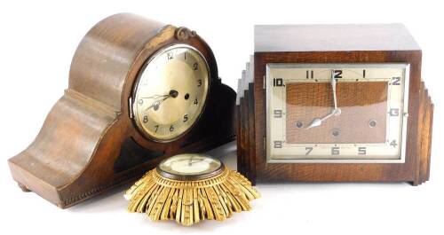 An early 20thC oak cased mantel clock, the movement stamped Junghans, an Art Deco mantel clock in a oak case, and a sunburst shaped table clock, made by Smiths. (3)