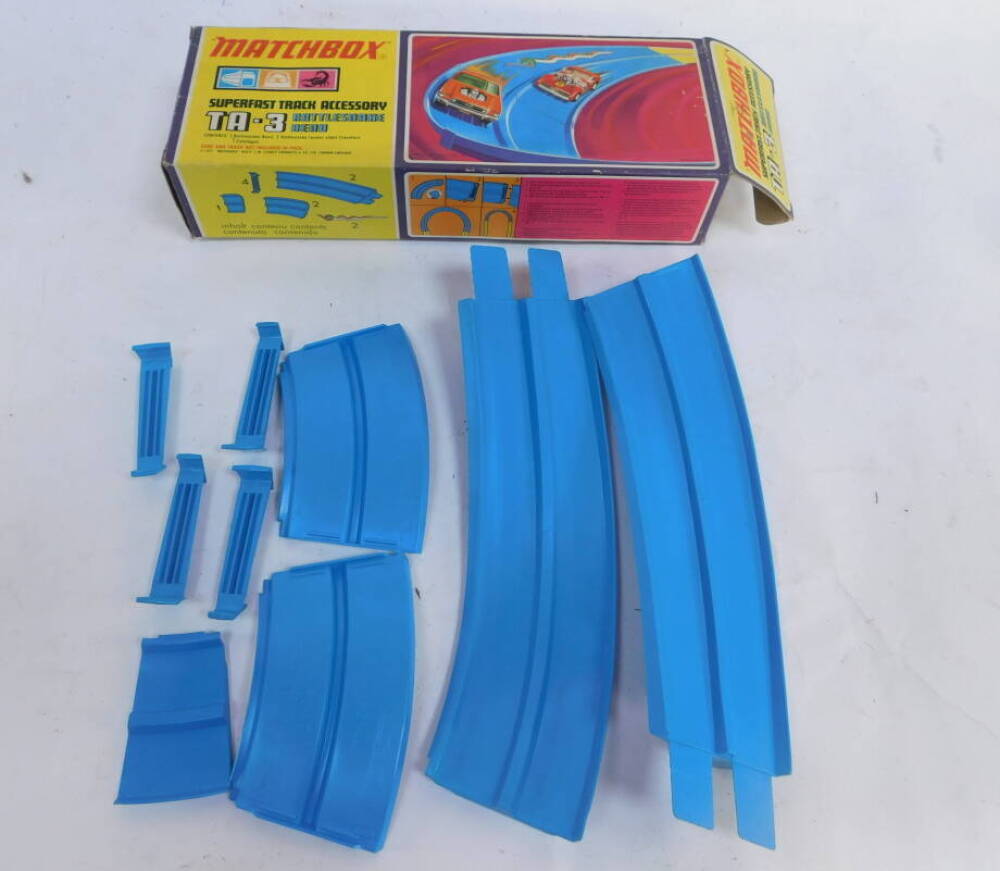 A Matchbox double track race set SF-5, two rattlesnake bends TA-3
