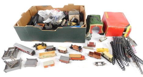 Hornby OO gauge, including a tunnel, Royal Mail coach, LSWR shunting engine, wagons, variwave control, track, etc. (a quantity)