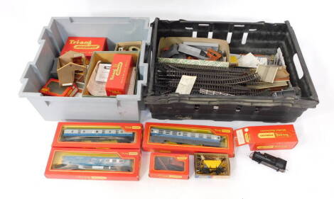 Hornby OO gauge, including a diesel Pullman Motor Car Type II, blue livery, R555., composite coach, R727., and a Full Parcels brake coach, R425., further rolling stock, track, curved platform unit, buildings, etc. (a quantity)