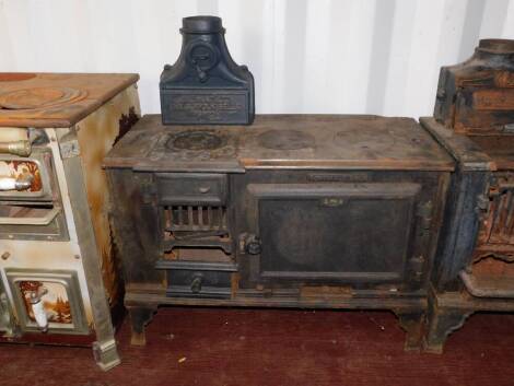 A cast iron early 20thC kitchen range 'The Suffolk Belle', by E L Hunt Ltd, Ipswich., raised on bracket feet, 95cm high, 90cm wide, 43.5cm deep. Auctioneer Note: We have specific vendor instructions to sell WITHOUT RESERVE.