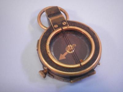 A World War I brass compass dated to the reverse 1917