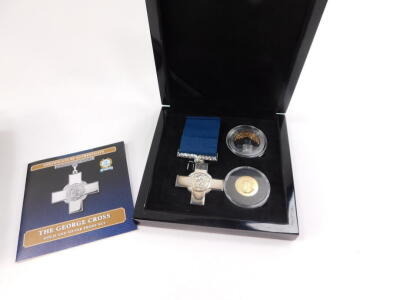 A Bradford Exchange George Cross gold and silver proof set, comprising a replica George Cross medal., 9ct gold Elizabeth II double crown, and a silver crown, boxed with certificate. - 2