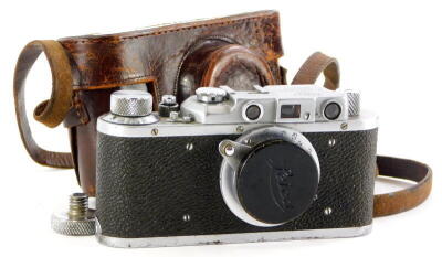 A Leica IIIa camera, serial number 357642, with a Leitz 5cm f3.5 Elmar lens, in a leather case. Auctioneer announce possibly a Russian copy.