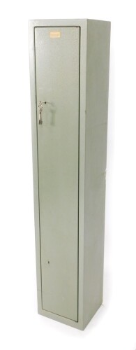 A 20thC green metal gun cabinet, manufactured by Ailey Structural Ltd, with keys, 150cm high, 28cm wide, 25cm deep.