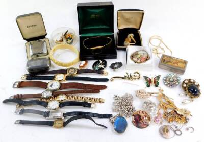 Silver and costume jewellery, including brooches, lady's wristwatches, pendants on chains, together with a Ronson pocket lighter, snuff boxes, etc. (a quantity)