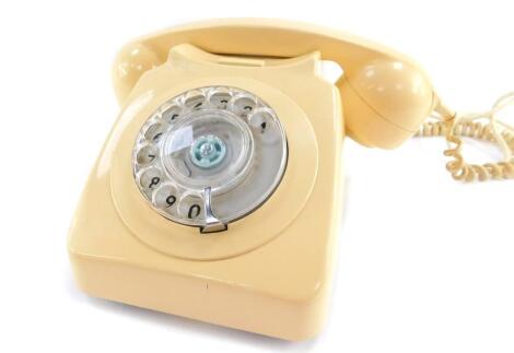 A BT cream dial telephone 746F/DFM75/1.