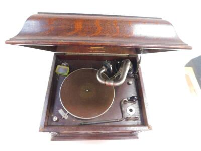 An HMV oak cased table top gramophone, 33cm high, 44.5cm wide, 38cm deep. - 4