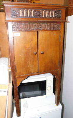 An early 20thC mahogany gramophone cabinet 'The Micro Pelrophone', lacking gramophone.