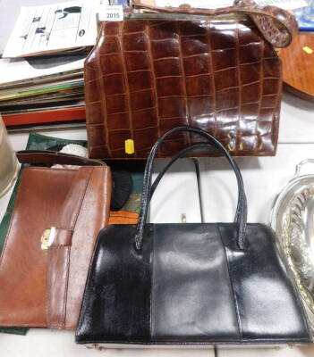 Handbags, to include a Deco style crocodile finish vinyl handbag, 33cm wide, brown leather clutch bag, evening bags, various others, etc. (a quantity)