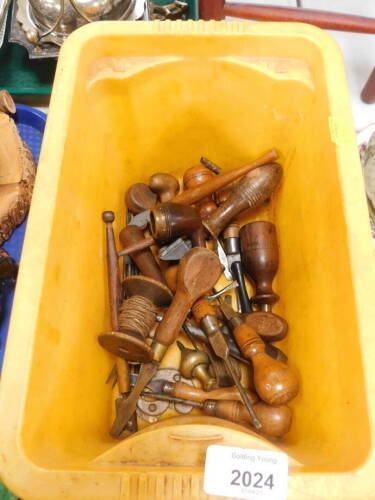 Various bygones, treen, pipe ends, reels, 4cm high, other metalware, etc. (a quantity)