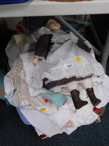 Dolls and dolls clothing, haberdashery, works and other linens, etc. (a quantity)