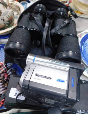 A pair of Ranger 10x50 field binoculars, Panasonic MV-DS65 camcorder, etc. (a quantity)