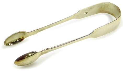 A pair of early Victorian silver fiddle pattern sugar bows, London 1838, maker: Benjamin Stephens, 14cm wide,1.2oz.