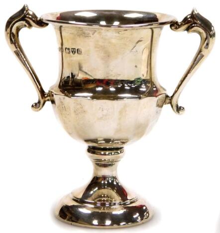 A small silver two-handled prize cup, Chester, 3oz.