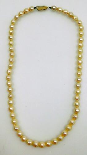 A pearl choker necklace, with 9ct gold clasp, 40cm long.