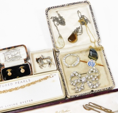 A group of costume jewellery and effects, to include faux pearl necklaces, gold plated necklaces, various tins, chains, brooches, money box, etc. (a quantity) - 2