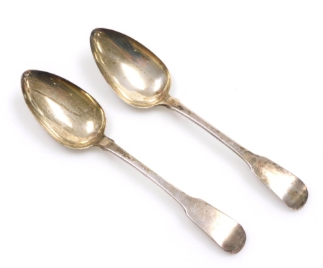 A pair of silver George III Fiddle pattern serving spoons, London 1816, makers stamp SG, 4½oz.