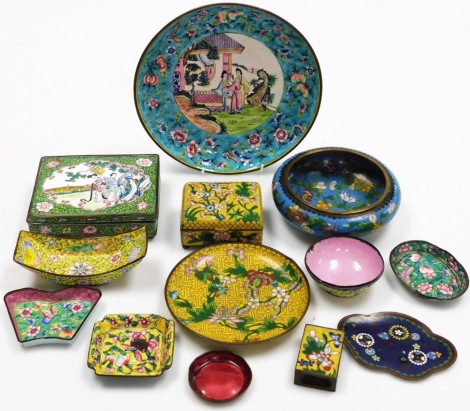 A group of cloisonné wares, to include a garden cloisonné trinket dish, a wall plate, various yellow floral cloisonné items, pin dishes, etc. (a quantity)