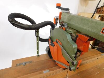 A DeWalt radial arm saw, model DW8001, 2800rpm. - 2