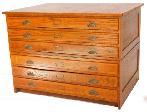 An oak plan chest, in two parts with six drawers, and brass effect fittings, 87cm high, 120cm wide, 85cm deep.