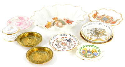 Various Victorian and later commemorative items, to include a pair of brass dishes, pin trays, etc.