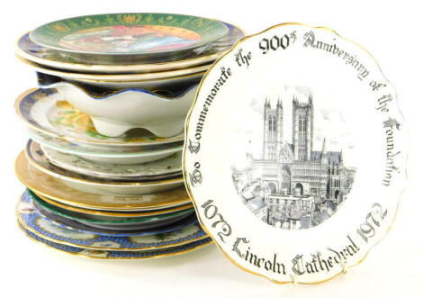 A collection of 19thC and later plates, to include commemorative Lincoln Cathedral plate, etc.