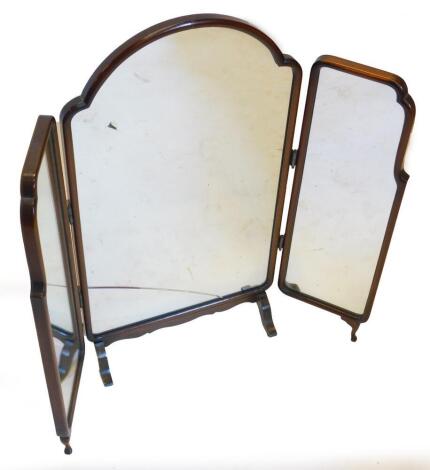 A mahogany three fold table mirror, of shaped outline with two hinged sections on scroll feet, 90cm high.