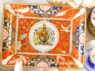 Various royal commemorative wares, beakers, transfer printed mugs, to include Queen Victoria, and later, 1837-1897 Diamond Jubilee mug, 10cm high, Imari style and other items, Worcester Golden Jubilee pill box, miniature teapot, various other transfer pri - 3