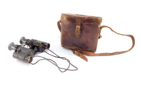 A pair of early 20thC War Issue field binoculars, typical articulated form, in black metal with crow's foot emblem, 48cm high, with brown leather case.