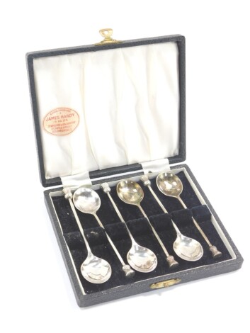 A set of six silver thistle top coffee spoons, cased, Birmingham 1989, 1.54oz.