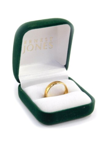 An 18ct gold wedding band, size R, 6.2g.