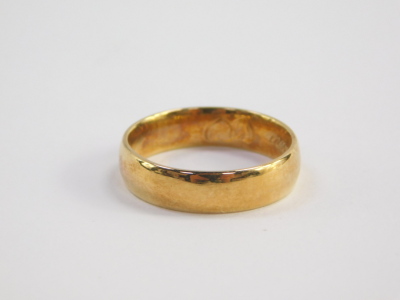 An 18ct gold wedding band, size R, 6.2g. - 2