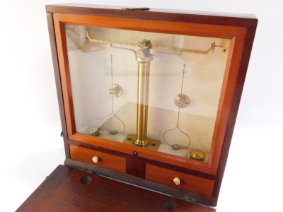 An early 20thC brass travel scales, in mahogany case with hinged front revealing globe section, the scale on cylindrical stem above two drawers, in fitted case with visable dovetails, 8cm high, 25cm wide, 21cm deep. - 2