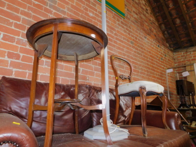 An Edwardian mahogany and string inlaid centre table, 74cm high, 61cm diameter., painted lamp standard, 148cm high., and a Victorian balloon back chair. (3)