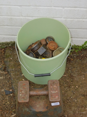 A 56lb Avery cast iron weight, and a quantity of other weights. (a quantity)
