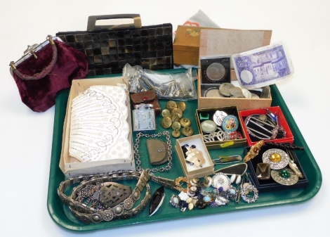 A group of jewellery and effects, to include a pair of modern silver and lapis drop earrings, a Wedgwood bar brooch, a Danish pewter bar brooch, evening purses, loose coinage, etc. (1 tray)