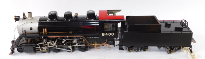 A scratch built 3 1/2" gauge Southern Pacific Railroad Consolidation locomotive, 2-8-0., and ride on tender, silver and black livery, No 8400, with badges for the Baldwin Locomotive Works., Philadelphia 1912, with bespoke carry cases, 28cm high, 137cm wid