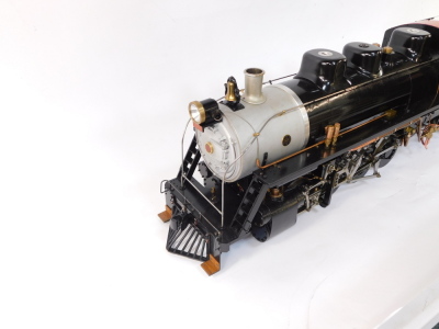 A scratch built 3 1/2" gauge Southern Pacific Railroad Consolidation locomotive, 2-8-0., and ride on tender, silver and black livery, No 8400, with badges for the Baldwin Locomotive Works., Philadelphia 1912, with bespoke carry cases, 28cm high, 137cm wid - 2